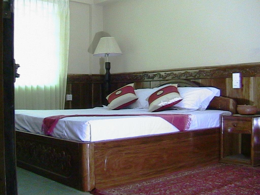 Spring Park Hotel Баттамбанг Екстер'єр фото